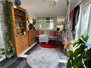 Lounge- click for photo gallery